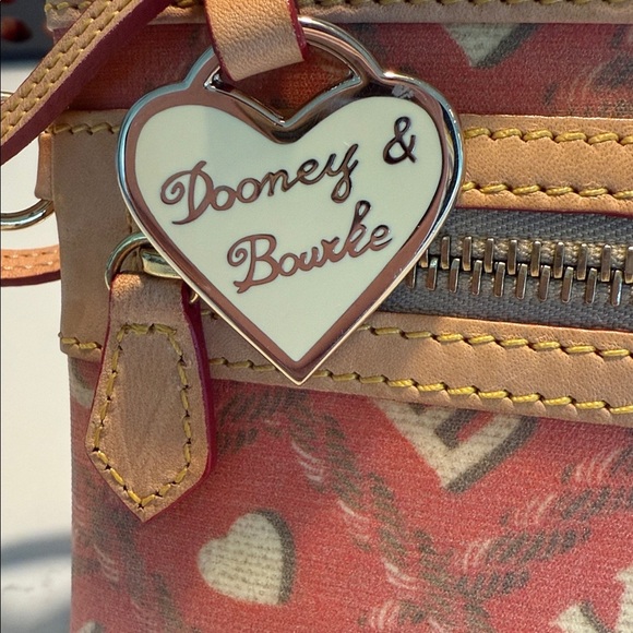 Vintage Dooney & Bourke Red and Tan Heart Charm Wristlet NWOT - Picture 3 of 10